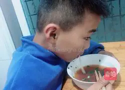 Illustration of how to make clear soup noodles