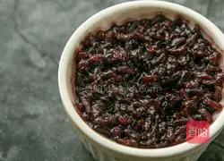 Illustration of how to make blood glutinous rice to nourish blood rice paste 2