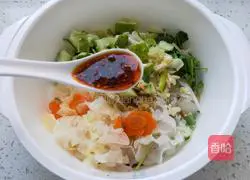 Illustration of how to make white fungus mixed with cucumber 7