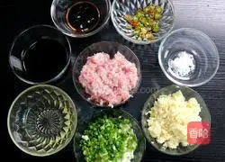 Illustration of how to make eggplant with minced meat 1