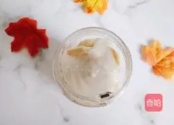 Illustration of how to make banana milkshake 5