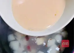 Cranberry, Sydney, Lily and Lotus Root Soup | Illustration of how to moisten the lungs and relieve cough 9