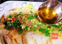Illustration of how to make cold vermicelli and baby vegetables 23