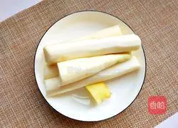 Yam Stewed Chicken Soup Illustration 4