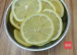 Illustration of how to make lemon chicken feet by Internet celebrity 10