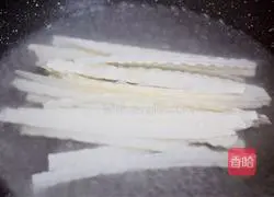 Illustration of a simple version of oil noodles 3