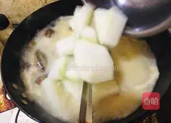 Wild crucian carp and winter melon soup recipe 6