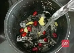 Illustration of how to make black-bone chicken and yam soup 8