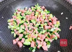 Illustration of how to make diced ham with colorful vegetables 11