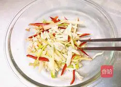 Sichuan - Illustration of how to make pepper and chicken shreds 7