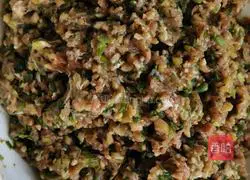 Illustration of how to make dumplings stuffed with beef and green onion 2