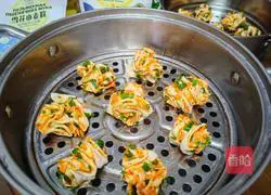 Illustration of how to make BBQ flavored flower rolls 15