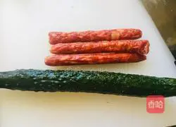 Illustration of how to make sausage and cucumber 1