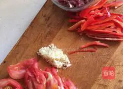 Illustration of how to make handmade spinach and beef noodles 8