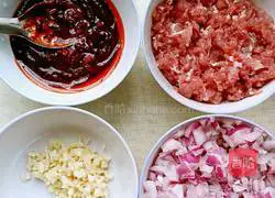 Illustration of how to make handmade mixed sauce noodles 1