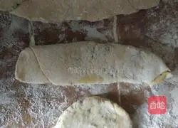 Illustration of how to make scallion pancakes and yeast pancakes 12