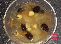 Illustration of Tremella, Snow Pear and Lotus Seed Soup 15