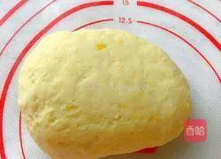 Illustration of how to make pumpkin teething biscuits 5