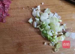 Illustration of how to make tomato beef pasta 4