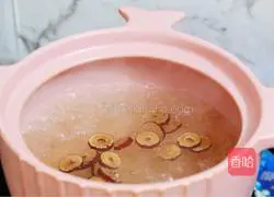 Illustration of how to make two-color small balls with brown sugar and fermented rice wine.9