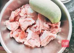 Illustration of how to make radish stewed with stick bones 1