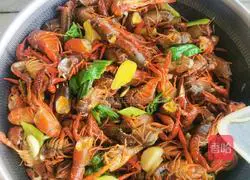 Illustration of how to make spicy beer crayfish➕braised noodles 6