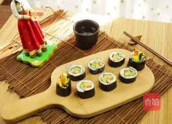 Illustration of how to make tuna and seaweed rice rolls 15
