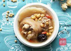 Soybean and pig trotter soup recipe 6