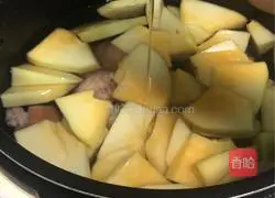 Papaya, Peanut and Pig's Trotter Soup Recipe Illustration 3