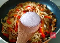 Illustration of Yangzhou dried shredded fried pork 13