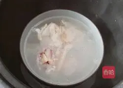 Illustration of how to steam Gastrodia elata with old hens 3