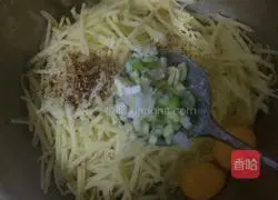 Illustration of how to make potato shredded cake 4