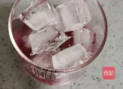 Illustration of how to make dragon fruit sprite ice drink 7