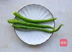 Illustration of how to make green pepper and egg noodles 2