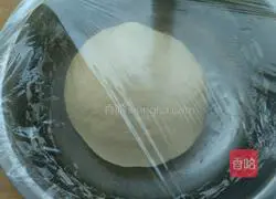 Illustration of making oyster mushroom buns 2