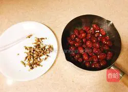 Illustration of how to make homemade red date yogurt 3