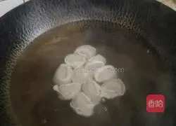 Illustration of cooking frozen large wontons 4