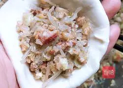 Illustration of how to make cabbage, meat and vermicelli pie 10