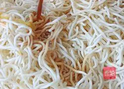Illustration of how to make fried noodles 11