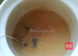 Illustration of how to make fragrant caramel milk tea 5