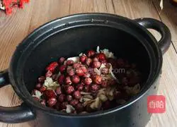 Lily and lotus seeds Illustration of how to make soup 4