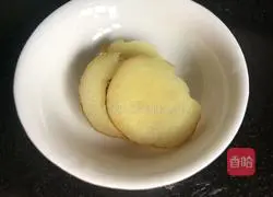 Illustration of how to make grilled crucian carp with green onions 3