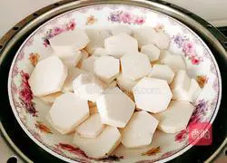 Illustration of how to make black sesame and taro pancakes 4