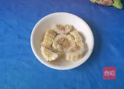 Corn, lotus root and pork ribs soup recipe 4