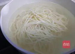 Illustration of how to make noodles with scallion oil and boiled eggs 12
