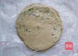 Illustration of how to make scallion pancakes 15