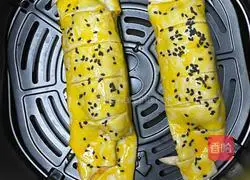 Illustration of how to make meat floss sausage rolls 6