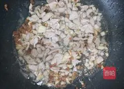 Illustration of how to make minced meat, eggs, fried onions and beans 2