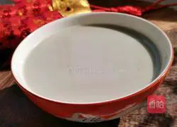 Illustration of how to make peanut black soy milk 11