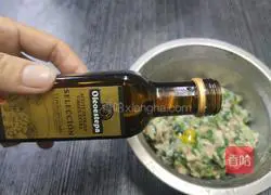 Pork and chives stuffed pot stickers Practice illustration 4